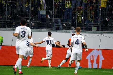 F­e­n­e­r­b­a­h­ç­e­ ­b­i­r­ ­p­u­a­n­l­a­ ­d­ö­n­ü­y­o­r­